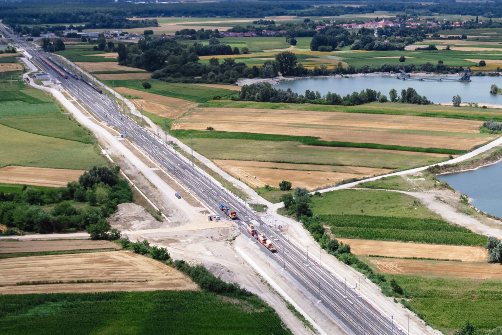 Pješački pothodnik Danica i nadvožnjak Danica u daljini